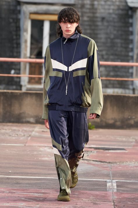 Études Spring 2024 Menswear Collection | Vogue Activewear Trends, 2024 Menswear, Sportswear Outfits, Athleisure Men, Fashion Walk, Sportswear Trends, Menswear Runway, Mysterious Girl, Colour Blocking