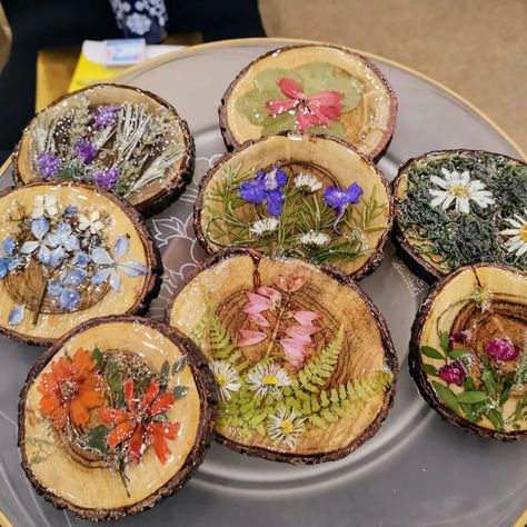 Wooden slice fridge magnets with real pressed flowers preserved forever in resin! I tried something new and they've turned out pretty good 🤩 #pressedflowerart #pressedflowers #fridge #magnet #fridgemagnet #fridgemagnets #flowers #flowerart #foliage #homedecor #daisy #wildflowers #memento #woodcrafts #hydrangeas #lavender #fern Wooden Slices, Pressed Flower Art, Try Something New, Wood Slices, Pretty Good, Fridge Magnets, Pressed Flowers, Flower Crafts, Dried Flowers