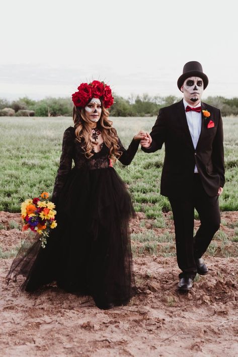 Dead Bride Costume, Catrina Costume, Day Of The Dead Wedding, Halloween Makeup Sugar Skull, Dead Bride, Bride Costume, Cute Couple Halloween Costumes, Halloween Costumes Makeup, Group Halloween Costumes