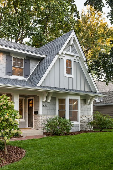 georgianadesign: ‘Browndale Classic.’ Sicora Design/Build, St... Shingle House, Modern Minimalist House, Gray House, Craftsman Exterior, Cottage Exterior, Grey Houses, Exterior Color Schemes, Casa Exterior, House Siding