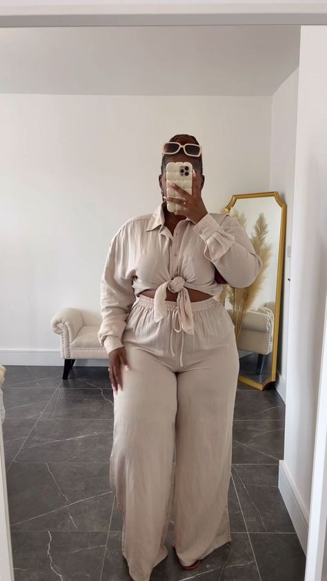 Brunch Outfit Black Women Plus Size, Neutral Color Outfits Plus Size, Modest Plus Size Fashion Summer, Timeless Fashion Plus Size, Plus Minimalist Fashion, Plus Size Sets Outfit, Modest Outfit Plus Size, Luxury Loungewear Aesthetic, Clean Girl Aesthetic Outfits Plus Size