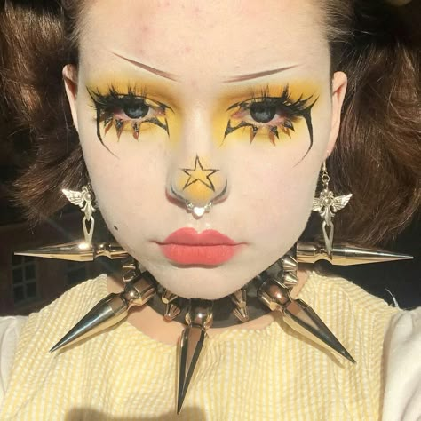 Eyeliner Inspo, Funky Makeup, Yellow Makeup, Punk Makeup, Alt Makeup, Garden Pavilion, Horror Makeup, Ethereal Makeup, Emo Makeup