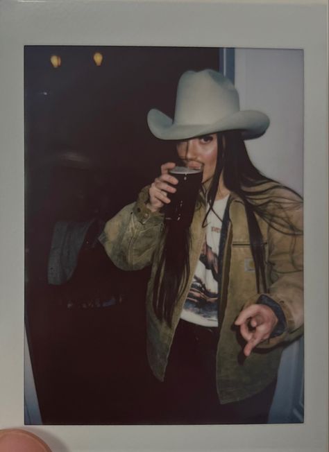 Lyla Sage, Book Mood, Vintage Carhartt Jacket, Done And Dusted, Cowboy Aesthetic, Looks Country, Cowgirl Aesthetic, Western Aesthetic, Carhartt Jacket