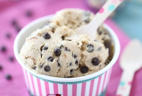 Chocolate Chip Cookie Dough Frozen Yogurt | www.twopeasandtheirpod.com Frozen Yogurt Recipes, Cold Treats, Frozen Yoghurt, Chocolate Chunk Cookies, Yogurt Recipes, Chocolate Chip Cookie Dough, Ice Creams, Homemade Ice, Yummy Eats