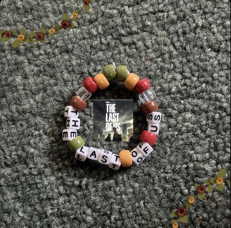 The Last Of Us Bracelet, Diy Kandi, Kandi Ideas, Bracelet Inspo, Bracelets Handmade Diy, Kandi Patterns, Kandi Bracelets, Bracelet Ideas, Last Of Us