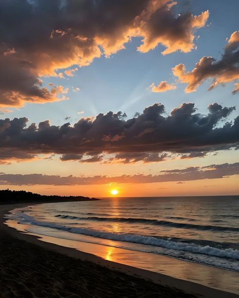 like a dream 🩶 Sea Vibes, Beach Aesthetics, Gods Country, Sky Pic, Beach Sunset Wallpaper, Tropical Wallpaper, Pretty Landscapes, Sunset Wallpaper, Pretty Wallpaper Iphone