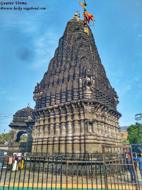 Beautiful carvings and extreme levels of geometric symmetry is an added attraction in Trimbakeshwar temple, origin of river Godavari and one of the most sacred places in India. Trimbakeshwar Temple, Brahma Vishnu Mahesh, Godavari River, Indian Temple Architecture, Ancient Indian Architecture, Temple Pictures, Bay Of Bengal, Asian Architecture, Western Ghats