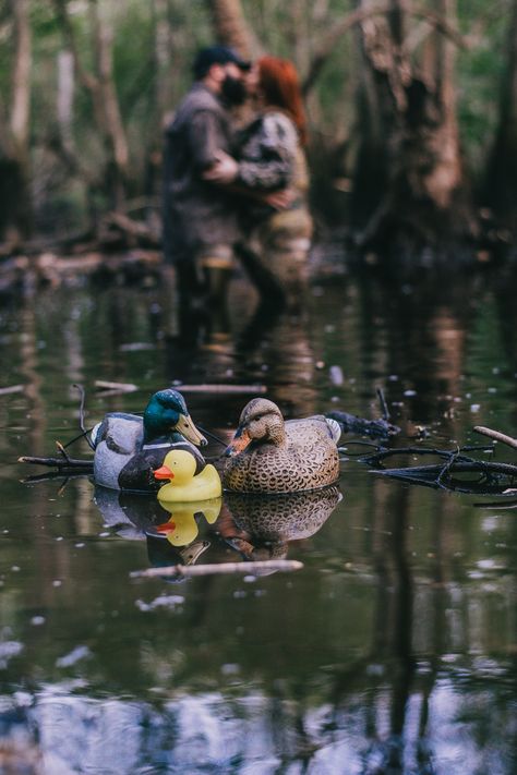 Couples Duck Hunting Pictures, Duck Hunting Gender Reveal Ideas, Duck Hunting Baby Announcement, Duck Hunting Photoshoot, Duck Hunting Gender Reveal, Hunting Baby Pictures, Duck Hunting Photography, Western Baby Pictures, Hunting Baby Announcement