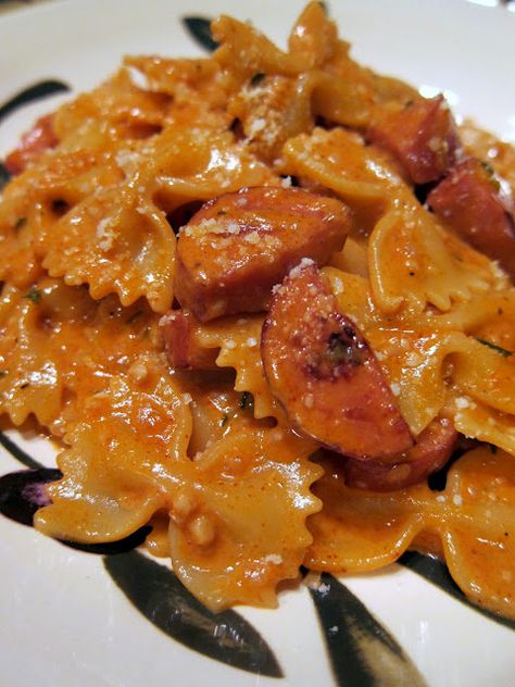 Creamy Jambalaya Pasta Creamy Jambalaya, Jambalaya Pasta, Cajun Pasta, Mardi Gras Food, Plain Chicken, Easy Pasta Dishes, Ritz Crackers, Cajun Recipes, Jambalaya