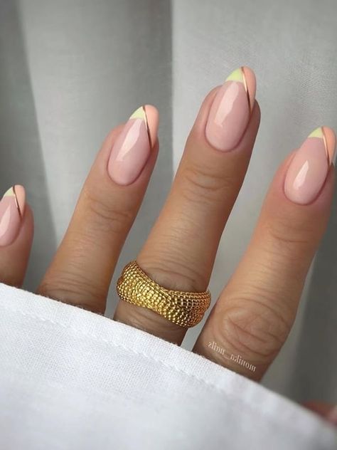 pale peach and yellow chevron tip nail design Peach Nail Ideas, Peach Nail Designs, Almond Gel Nails, Yellow Nails Design, Girly Acrylic, Summer Gel Nails, Peach Nails, Nail Looks, Coral Nails