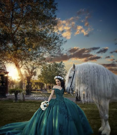 Emerald Green Quinceanera Theme, Green Quince Dress, Rustic Quinceanera, Quince Picture Ideas, Quince Photos, Green Quinceanera Theme, Quinceañera Photoshoot Ideas, Quince Photoshoot Ideas, Quince Photoshoot