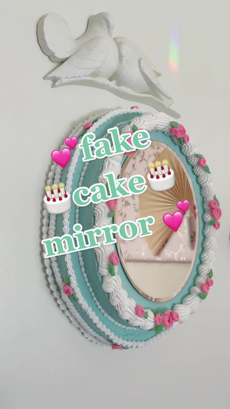 Diy Cake Mirror, Fake Food Decorations, Artsy Diy Room Decor, Fake Cake Mirror Diy, Mirrors Diy Ideas, Diy Fake Cake How To Make, Cereal Bowl Mirror, Cake Room Decor, Fake Cakes Diy