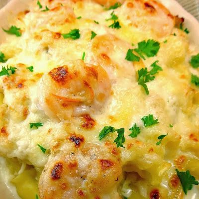 SEAFOOD PASTA BAKE @keyingredient #cheese #seafood #shrimp #casserole #italian Bake Shrimp, Seafood Pasta Bake, Resep Pasta, Seafood Bake, Baked Shrimp, Shrimp Dishes, Seafood Pasta, Think Food, Seafood Dinner