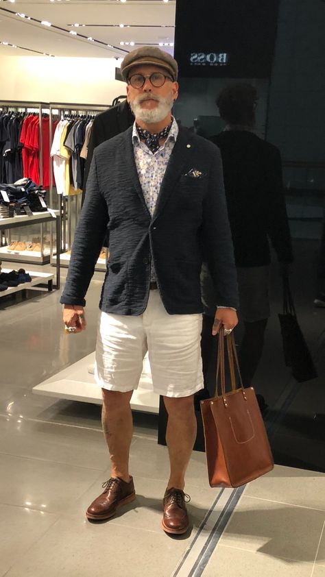 Nice style by Hector Garcia Hector Garcia, Casual Look For Men, Old Man Fashion, Dapper Mens Fashion, Older Man, Big Men Fashion, Best Dressed Man, Americana Fashion, Men's Casual Style