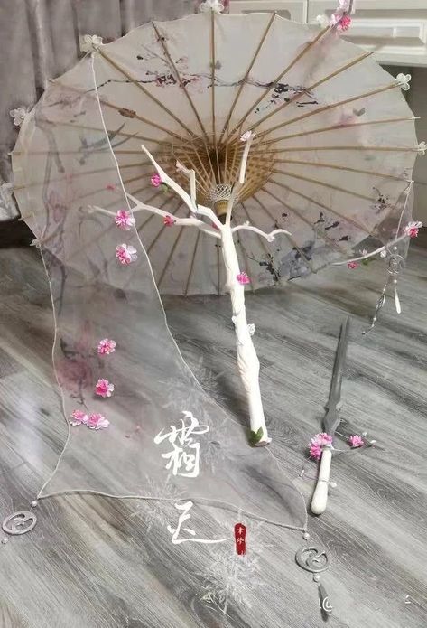 Umbrella Design Ideas, Flower Oc, Japanese Parasol, Cute Umbrellas, Pretty Knives, Fantasy Props, Cool Swords, Kawaii Accessories, Magical Jewelry