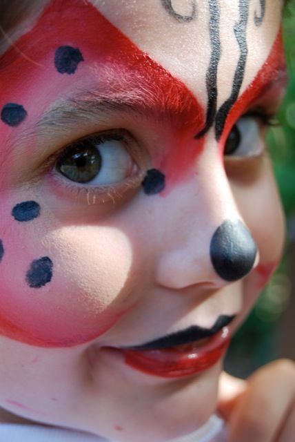 Lady Bug Makeup, Ladybug Face Paint, Ladybug Makeup, Halloween Makeup For Kids, Fantasy Make-up, Ladybug Girl, Ladybug Costume, Kids Face Paint, Body Suit Tattoo