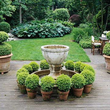 Romantic Gardens, Buxus Sempervirens, Bountiful Baskets, Driveway Landscaping, Urn Planters, Green Ideas, Farmhouse Garden, Garden Containers, Garden Fountains