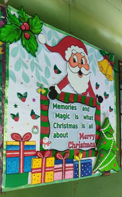 Christmas Bulletin Board Decorations, Christmas Board Decoration, Christmas Bulletin Board Ideas, Christmas Tree Paper Craft, Christmas Charts, Diy Crafts For School, Classroom Christmas Decorations, Merry Christmas Santa Claus, School Board Decoration