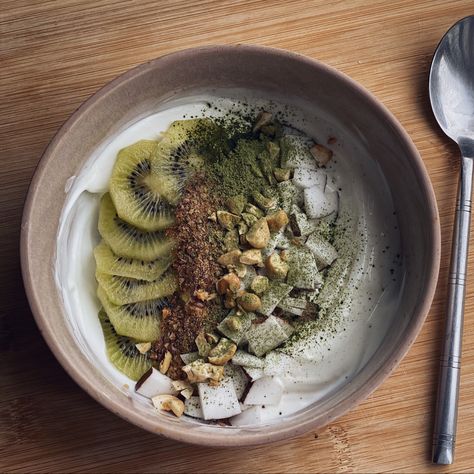 greek yogurt bowl with kiwi 🥝 , coconut 🥥, cashew nuts and ground flax seeds Kiwi Yogurt Bowl, Coconut Yogurt Bowl, Kiwi Bowl, Greek Yogurt Bowl, Yogurt Bowl, Flax Seeds, Nuts And Seeds, Coconut Yogurt, Cashew Nut