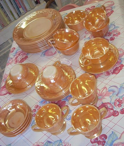 Vintage Fire King Peach Luster dishes | Flickr - Photo Sharing! Fire King Dishes, Kitchen Retro, Vintage Dishware, Peach Lustre, Antique Dishes, Vintage Fire King, Antique Glassware, Vintage Dinnerware, Vintage Memory