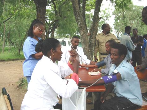 Volunteer doctors treat patients in Ethiopian prison through PFI's medical outreach program. Unicef Volunteer, Medical Volunteer, Kaira Looro, Nurse Practitioner Student, Outreach Program, Chemistry Art, I Will Succeed, Vision Bored, Doctor Help