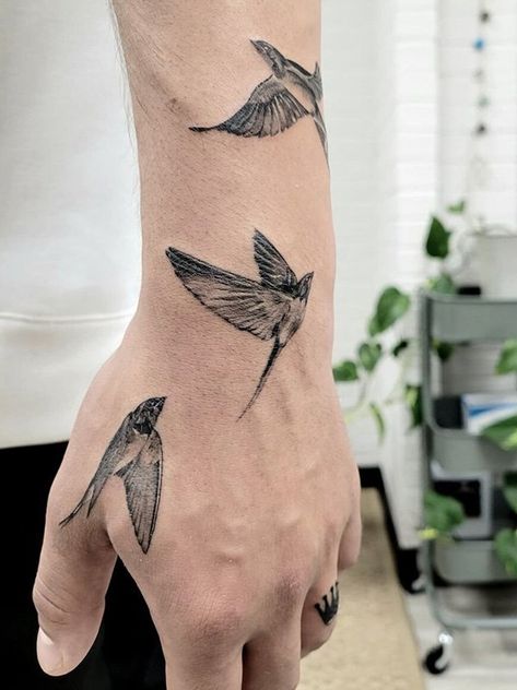 100 Trendy Hand Tattoos To Inspire You ( Women & Men) Trendy Hand Tattoos, Golondrinas Tattoo, Three Birds Tattoo, Hand Palm Tattoos, Bird Hand Tattoo, Herren Hand Tattoos, Traditional Hand Tattoo, Bird Tattoo Men, Little Bird Tattoos