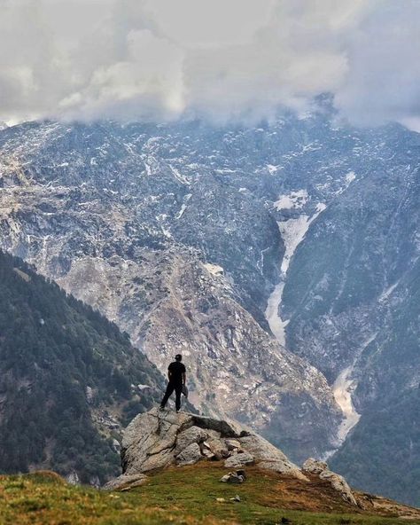 Triund Top view #himachal #himachalpradesh #india #himalayas #mountains #travel #shimla #manali #nature #himachali #pahadi #himachaltourism #travelphotography #incredibleindia #kullu #uttarakhand #photography #himachaldiaries #travelgram #instahimachal #love #instagram #mandi #kangra #himachalpictures #kinnaur #wanderlust #delhi #chandigarh #instagood Uttarakhand Photography, Dalhousie Himachal, India Himalayas, Kullu Manali, Mountains Travel, Shimla, Himachal Pradesh, Aesthetic Photography Nature, Incredible India