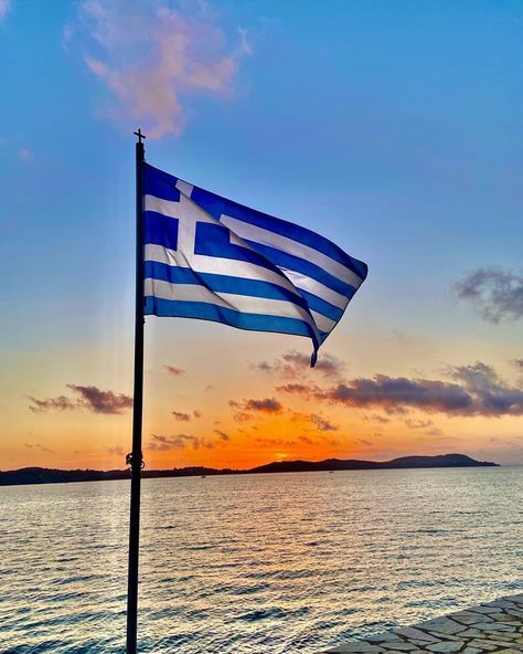 Flag Of Greece, Thasos Greece, Blue Pebbles, Greece Wallpaper, Greece Country, Greece Flag, Santorini House, Thasos, Cracked Wallpaper