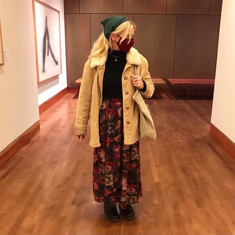 Aesthetic art museum outfit fall winter floral midi maxi skirt corduroy jacket hair bandana scarf inspo Bandana Winter Outfit, Art Museum Aesthetic Outfit Winter, Corduroy Jacket Outfit Aesthetic, Art Museum Outfit Winter, Museum Outfit Winter, Bandana Outfit Aesthetic, Bandanna Outfits, Bandana Scarf Outfit, Aesthetic Art Museum