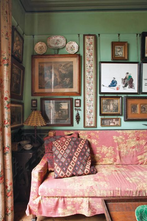 A Victorian home in Bristol filled with art and antiques - Homes and Antiques Victorian Living Room, Victorian Cottage, London House, Vintage Interiors, Instagram Art, Front Room, Victorian Homes, Wall Colors, Apartment Decor