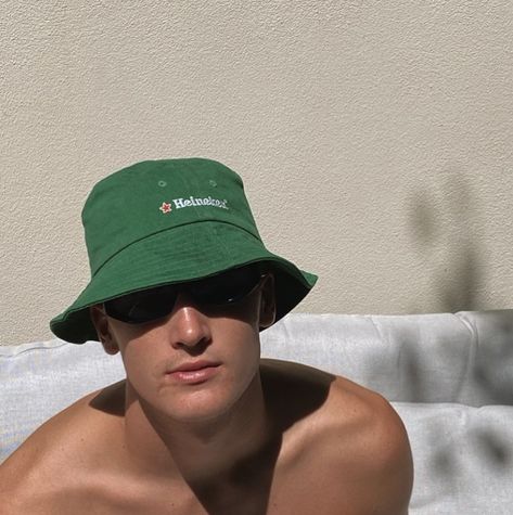 Bucket Hat Men’s Outfit, Summer In Europe Aesthetic, Trendy Summer Streetwear Bucket Hat, Men’s Instagram Photos Beach, Italy Aesthetic Outfit, Men Outfits Aesthetic, Beach Party Outfits, Men Aesthetic, Aesthetic Outfits Men