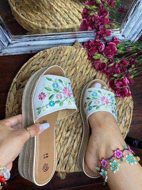 Sandals Ideas, Heels Design, Mexican Shoes, Embroidered Heels, Dr Shoes, Funky Shoes, Floral Heels, Timberlands, Girly Shoes