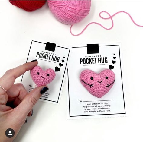 Kindness Crochet, Crochet Cards, Bouquet Craft, Crocheted Hearts, Crochet Pets, Valentine Crochet, Crochet Valentine Patterns, Pocket Heart, Crochet Valentines