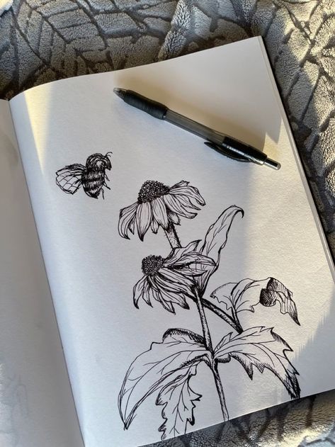 Drawing Ideas During School, Grafic Painting Ideas, Nature Sketch Aesthetic, Artist Sketch Aesthetic, Creative Pen Art, How To Sketch With Pen, Flower Sketches Aesthetic, Artist Sketching Aesthetic, Cute Pen Sketches