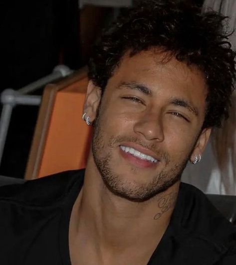 On the field (Neymar x Y/N) - Part 6 - Wattpad Neymar Jr Long Curly Hair, Neymar Long Hair, Neymar Polaroid, Neymar Jr Cute, Neymar Soccer Player, Neymar Jr Icons, Young Neymar Jr, Young Neymar, Neymar Pic