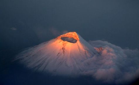 Paricutin Volcano ~ Natural Wonder of the World Paricutin Volcano, Victoria Falls Africa, Cinder Cone Volcano, Volcano Pictures, 7 Natural Wonders, Geology Rocks, Arizona Usa, Seven Wonders, Colorado River