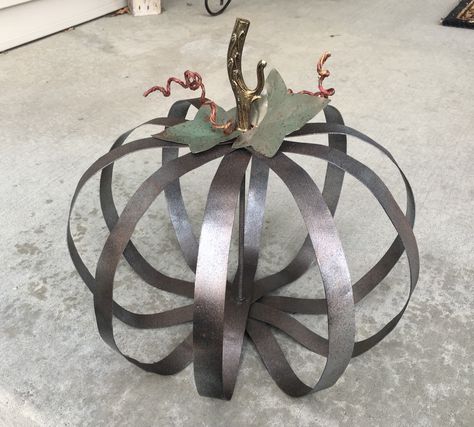 Metal pumpkin made from duct strapping.  I love Pinterest! Metal Fall Decorations, Metal Pumpkins Decor, Galvanized Metal Decor, Autumn Projects, I Love Pinterest, Store Inspiration, Autumn Craft, Welding Ideas, Upcycle Clothing