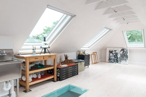 Attic Art Studio, Attic Workspace, Designers Studio, Open Bathroom, House Design Trends, Attic Space, Low Ceilings, Roof Architecture, Home Design Floor Plans