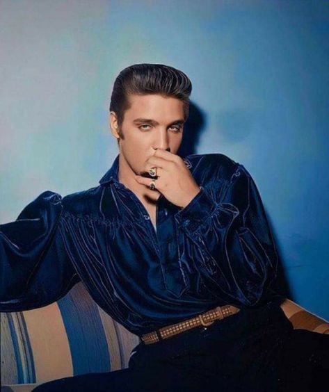 New Month New Goals, Elvis Wallpaper, Elvis And Me, King Elvis Presley, Young Elvis, Happy September, Elvis Presley Pictures, Elvis And Priscilla, Hollywood Men