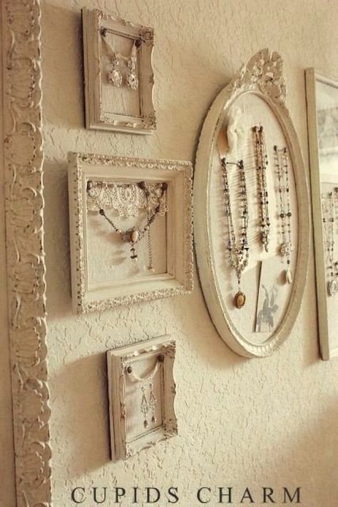 Jewellery Store Interior, Charity Shop Display Ideas, New Room Decor Ideas, Frame Jewelry Organizer, Draping Decor, Jewelry Wall Display, Pine Cone Jewelry, Art Display Ideas, Jewelry Storage Diy