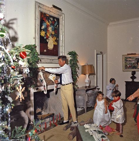 JFK's last Christmas: Photos offer a look at the 35th President's 1962 holiday with his family White House Christmas, Jfk Jr, John Fitzgerald, Estilo Real, American Presidents, Last Christmas, Christmas Past, Christmas Photos, American History