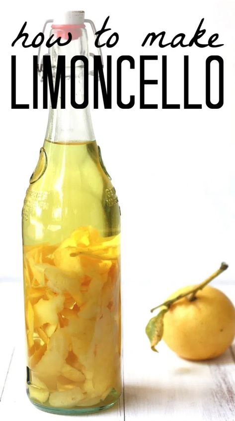 Homemade Limoncello Recipe, Lemoncello Recipes, Limoncello Recipes, Italian Limoncello Recipe, Diy Liquor, Limoncello Cocktails, Making Limoncello, Limoncello Recipe, Homemade Limoncello