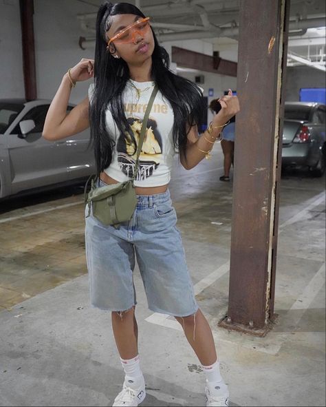 outfits , inspo , fits , green , purse, jorts , shoes , new balance, white shoes New Balance White Shoes, Jorts Outfit, Inspo Fits, Ny Outfits, New Balance Outfit, New Balance White, Shoes New Balance, Fly Outfit, Cute Modest Outfits