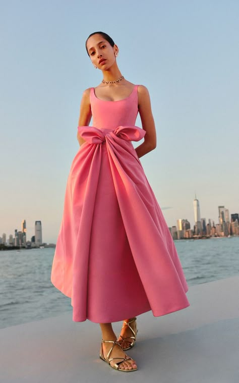 Women's Oscar De La Renta Spring Summer 2025 Collection | Moda Operandi Dresses With Bows, Wedding Guest Accessories, Pretty Fashion, Mode Casual, Feminine Fashion, Silk Gown, Dream Dresses, Evening Dresses Elegant, Celebrity Dresses