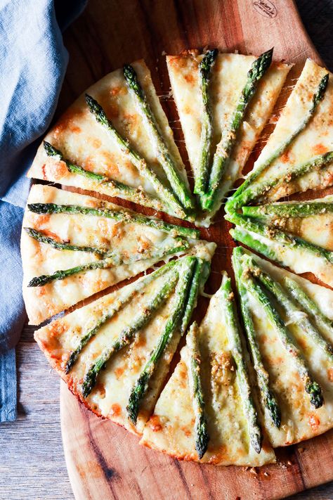 Traditional Italian Recipes, Asparagus Pizza, Crispy Pizza Crust, Asparagus Seasoning, Pizza Appetizers, Crispy Pizza, Pistachio Pesto, Italian Recipes Traditional, Homemade Pizza Dough