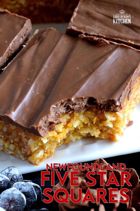 The deliciously simple Newfoundland Five Star Cookie Bars use the most inexpensive ingredients and taste like a million bucks! Don't substitute the Aero bars if you want the real deal! This traditional confection earns a five star rating every single time! #newfoundland #five #5 #star #cookies #bars #christmas #holiday #nobake Newfoundland Cookies, Gf Squares, Aero Bars, Coffee Fudge, Christmas Baking Easy, Newfoundland Recipes, Dessert Squares, Finger Cookies, Xmas Baking