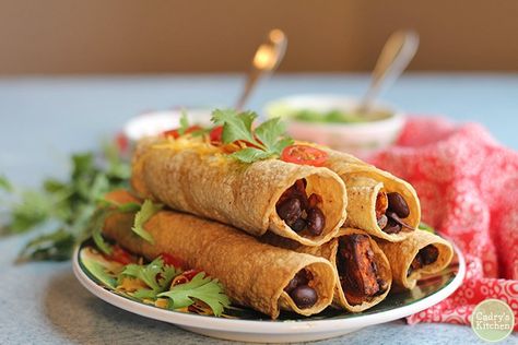 Baked taquitos stuffed with sweet potatoes & black beans. Cook them in the oven or air fryer. Vegan, gluten-free, soy-free. Airfryer Taquitos, Vegan Cheese Dip, Healthy Superbowl Appetizers, Baked Taquitos, Healthy Superbowl, Guacamole Salsa, Vegan Lasagna, Superbowl Appetizers, Wedding Appetizers