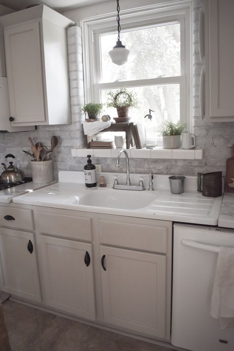 Washboard Sink, Vintage Washboard, Vintage Kitchen Sink, Vintage Sink, Sink Kitchen, Cottage Kitchens, Journal Vintage, Farmhouse Sink Kitchen, Kitchen Redo