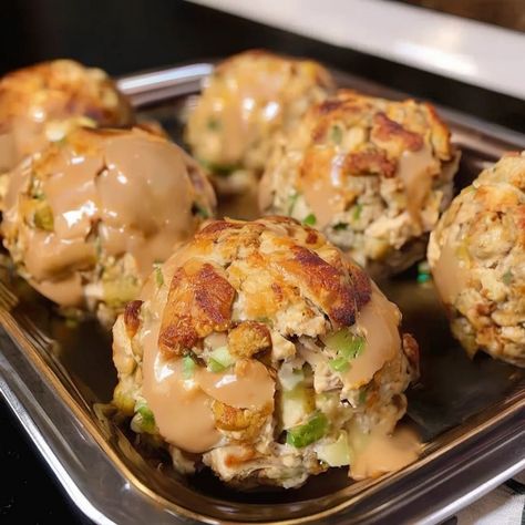 Delicious Turkey and Stuffing Balls Leftover Turkey And Stuffing, Stuffing Turkey, Turkey Balls, Stuffing Balls Recipe, Turkey And Stuffing, Stuffing Balls, Shredded Turkey, Turkey Stuffing, Leftover Turkey