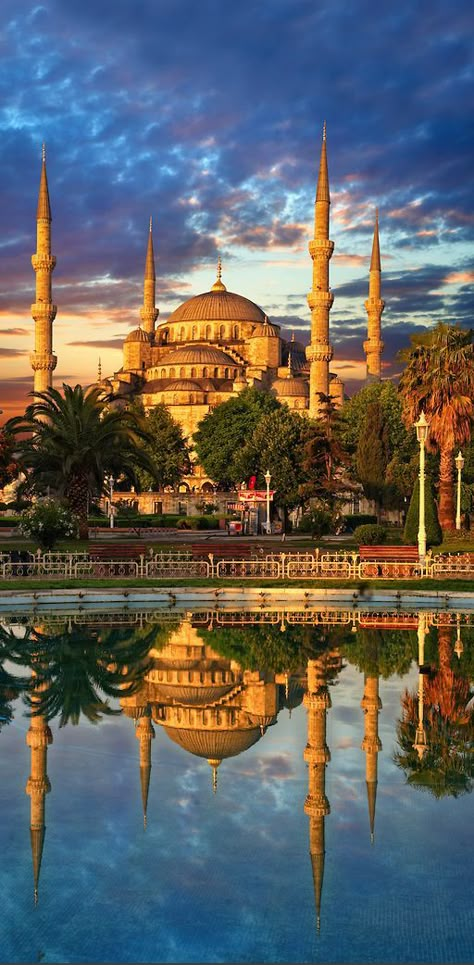 Sunset over the Sultan Ahmed Mosque, Istanbul, Turkey Concept Plan, Sultan Ahmed Mosque, Blue Mosque Istanbul, The Blue Mosque, Blue Mosque, Adventure Vacation, Beautiful Mosques, Cultural Architecture, Hagia Sophia